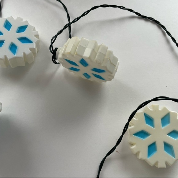 Snow Flake Dancing Lights and Music - Picture 12 of 13